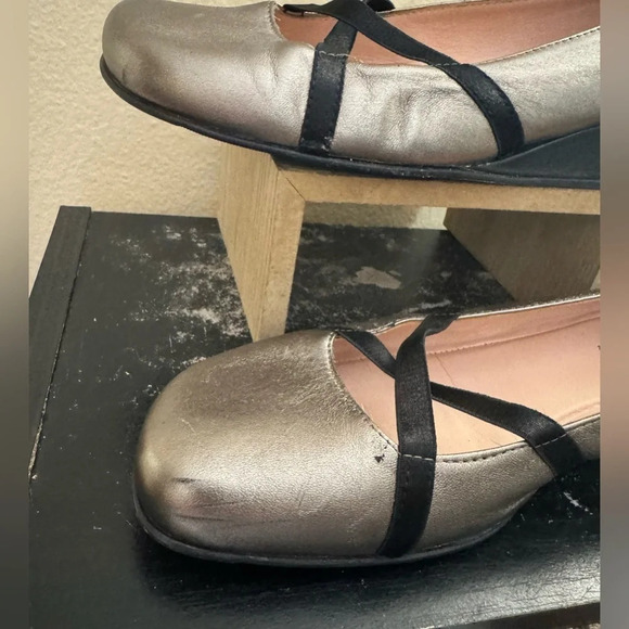 Anyi Lu Pewter Leather Criss Cross Straps Shoes EU 40 US 9-9.5 Mini Wedge - Picture 4 of 11